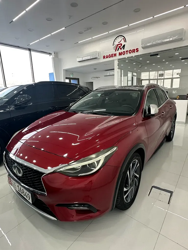 Infiniti Q30 2.0 DCT AWD (211 hp)