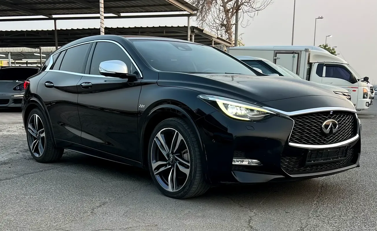 Infiniti Q30 2.0 DCT AWD (211 hp)