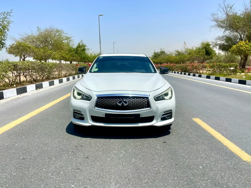 Infiniti Q50 2.0 AT RWD (211 hp)