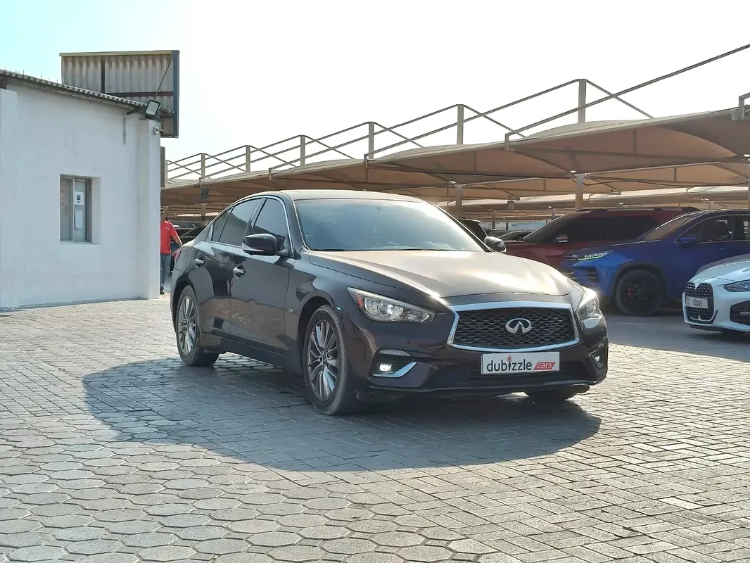 Infiniti Q50 2.0 AT RWD (211 hp)