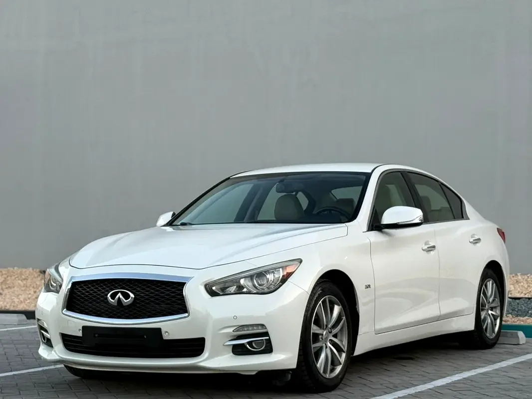 Infiniti Q50 2.0 AT RWD (211 hp)