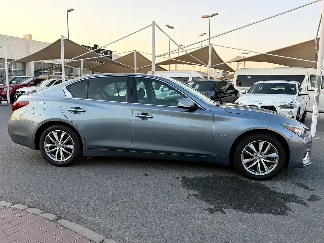 Infiniti Q50 2.0 AT RWD (211 حصان) - 2