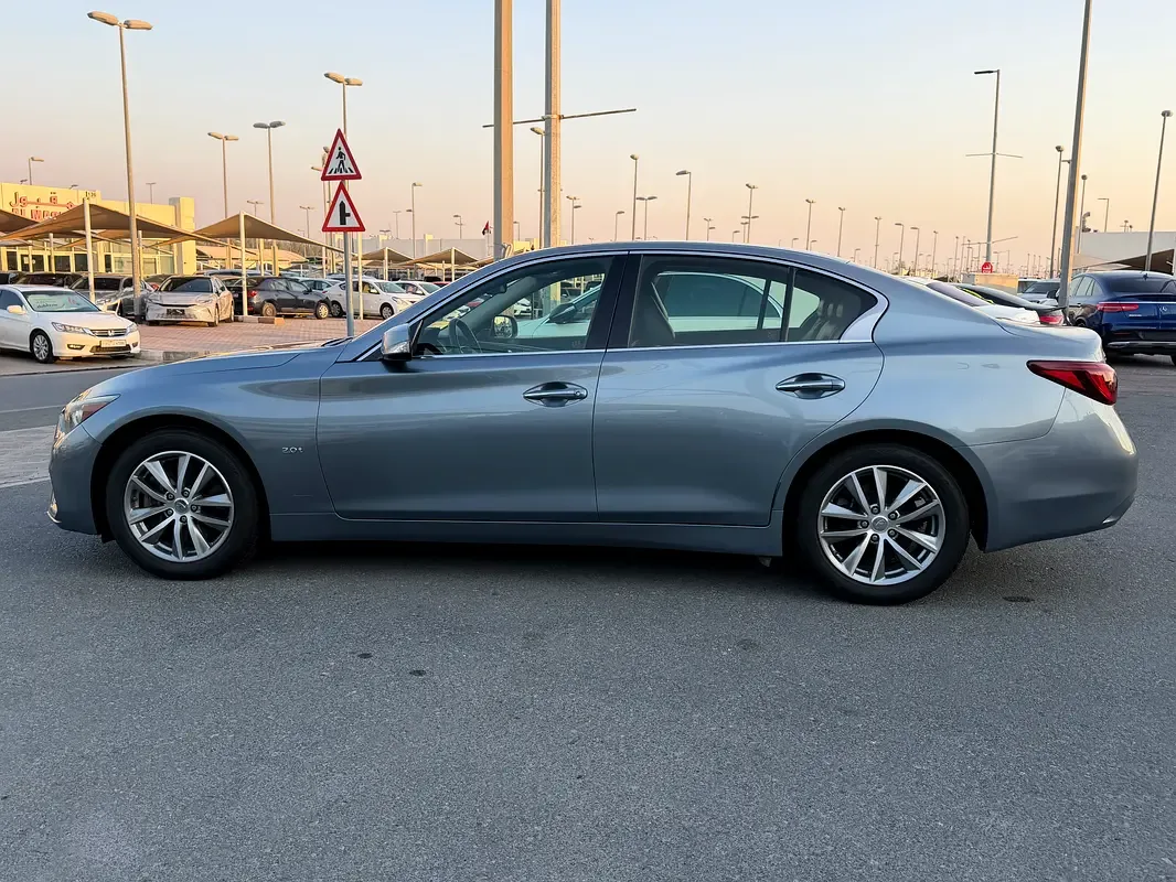 Infiniti Q50 2.0 AT RWD (211 حصان) - 6