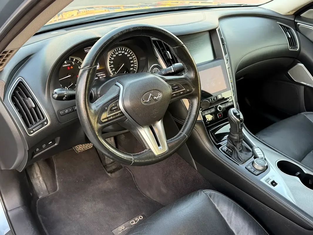 Infiniti Q50 2.0 AT RWD (211 حصان) - 9