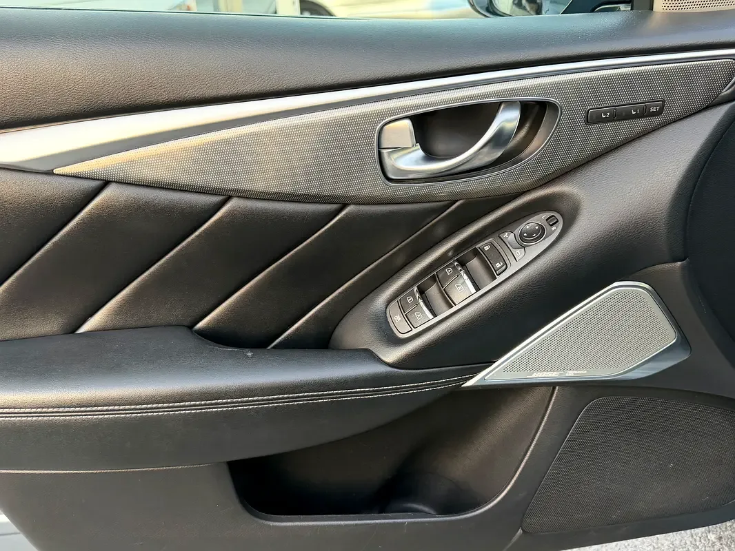 Infiniti Q50 2.0 AT RWD (211 حصان) - 10