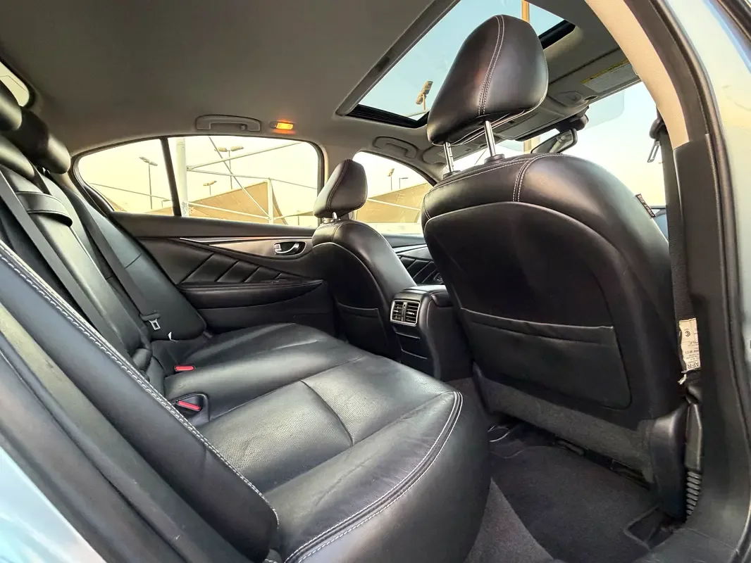Infiniti Q50 2.0 AT RWD (211 حصان) - 14