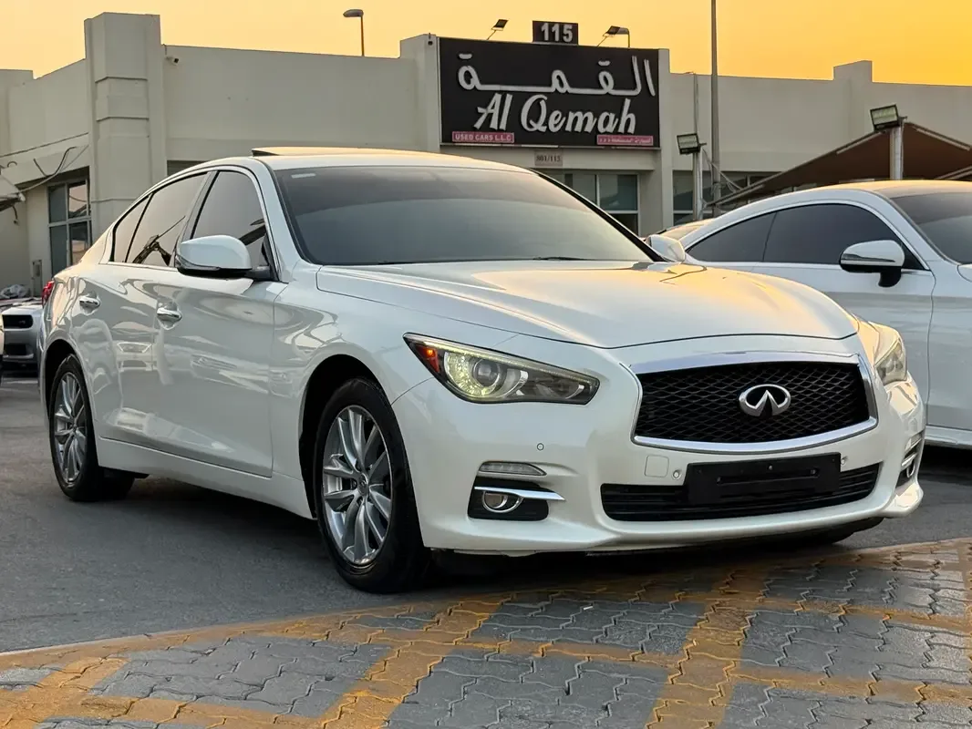 Infiniti Q50 2.0 AT RWD (211 hp)