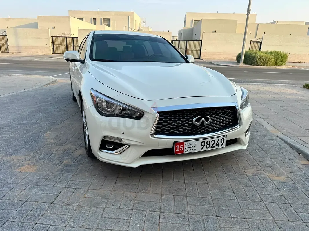 Infiniti Q50 3.0 AT AWD (405 hp)