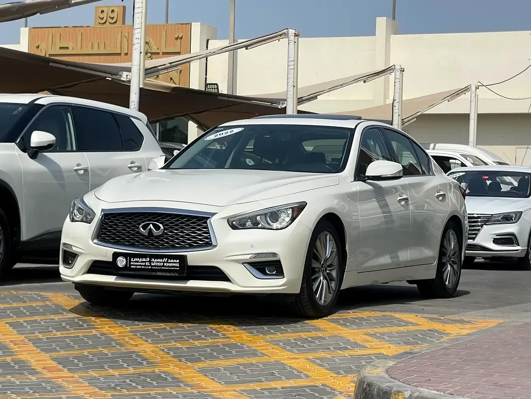 Infiniti Q50 3.0 AT AWD (405 hp)
