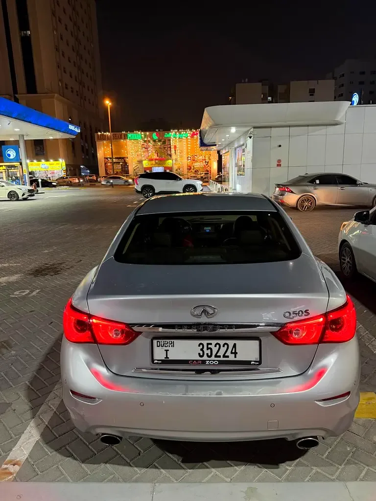 Infiniti Q50 3.7 AT (328 حصان) - 3