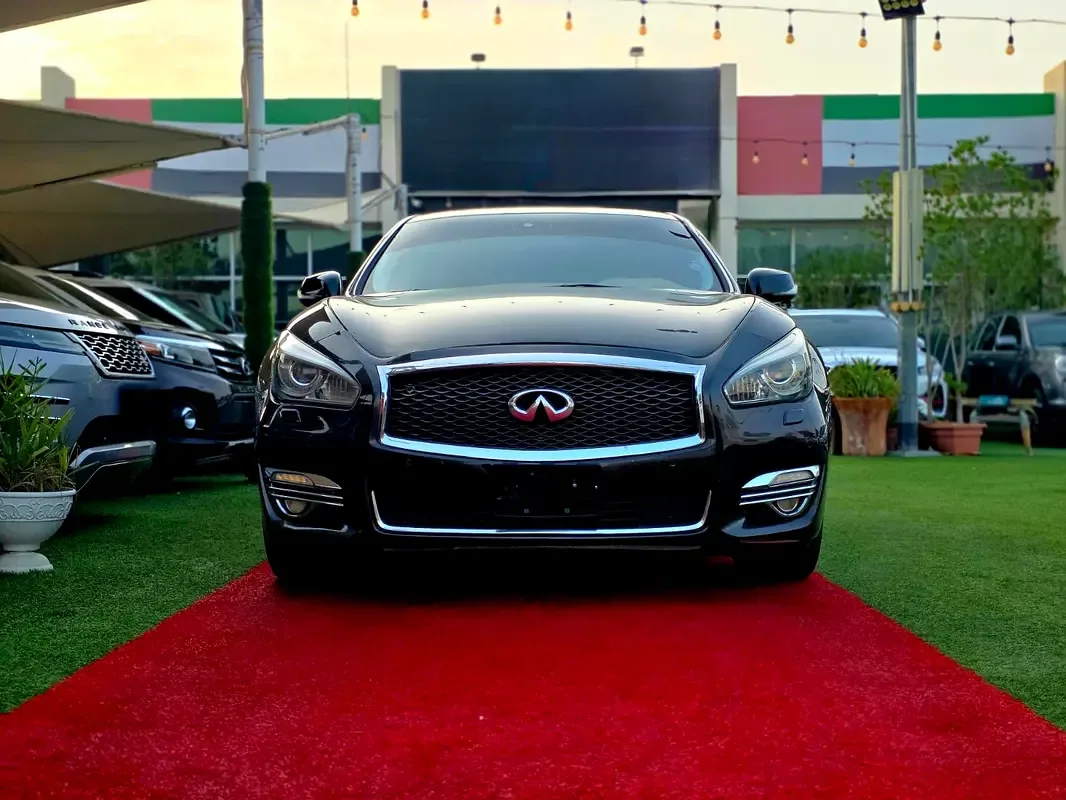 Infiniti Q70 3.7 AT RWD (330 hp)
