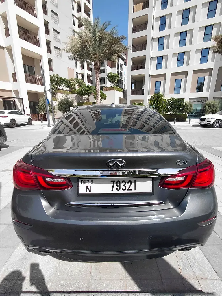 Infiniti Q70 3.7 AT RWD (330 hp) - 2