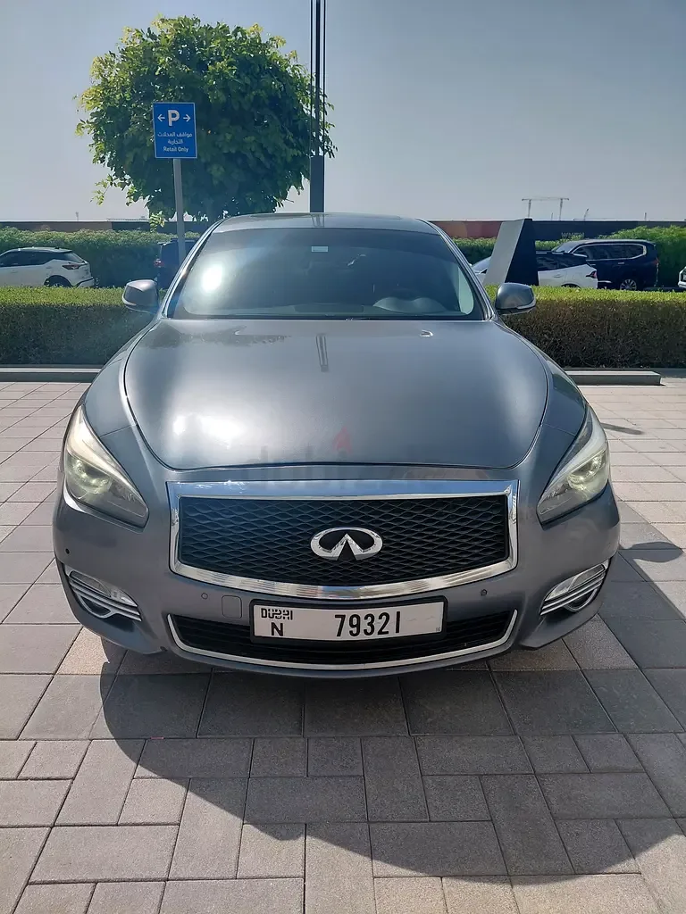 Infiniti Q70 3.7 AT RWD (330 hp)