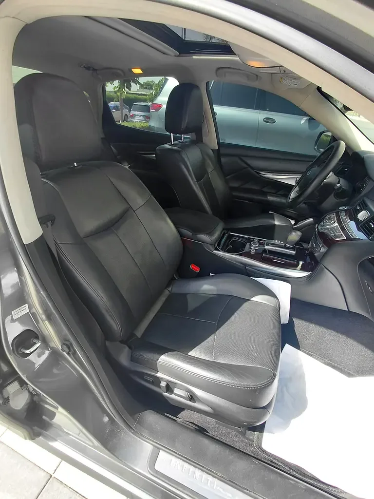 Infiniti Q70 3.7 AT RWD (330 hp) - 6