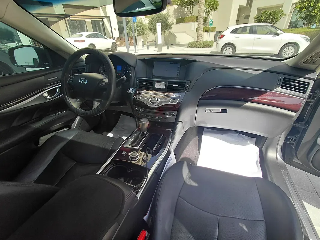 Infiniti Q70 3.7 AT RWD (330 hp) - 10