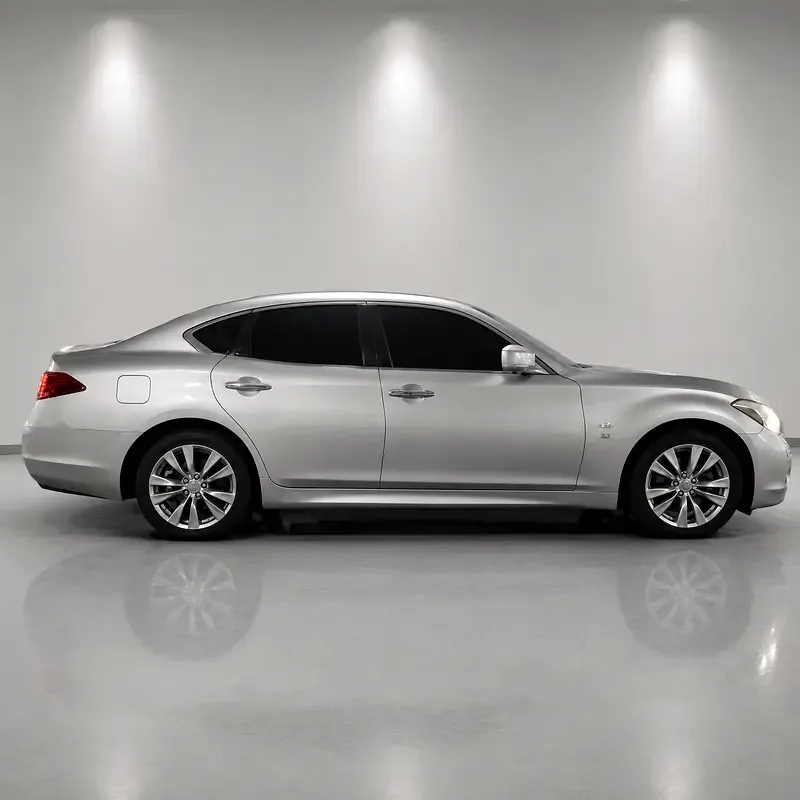 Infiniti Q70 3.7 AT RWD (330 حصان) - 2