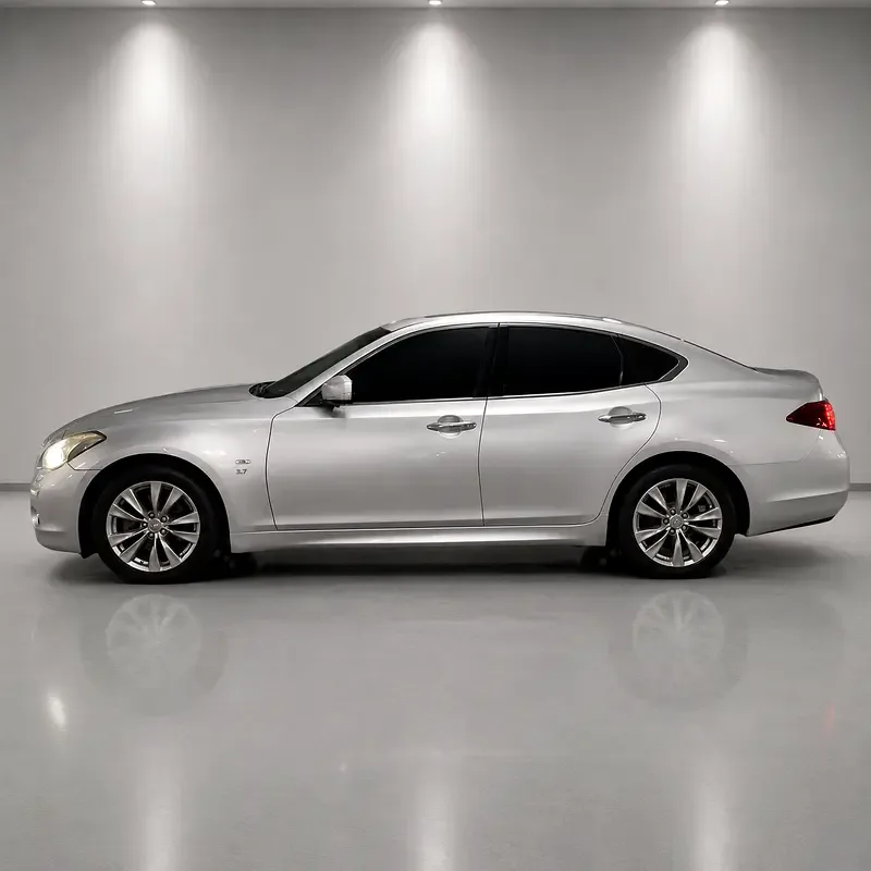 Infiniti Q70 3.7 AT RWD (330 حصان) - 3