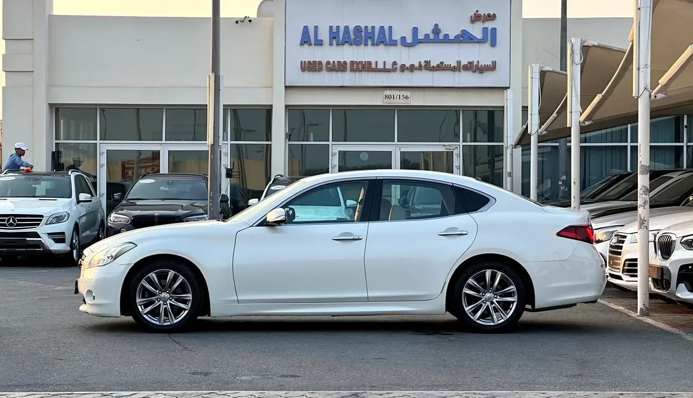 Infiniti Q70 5.6 AT RWD (420 hp) - 3