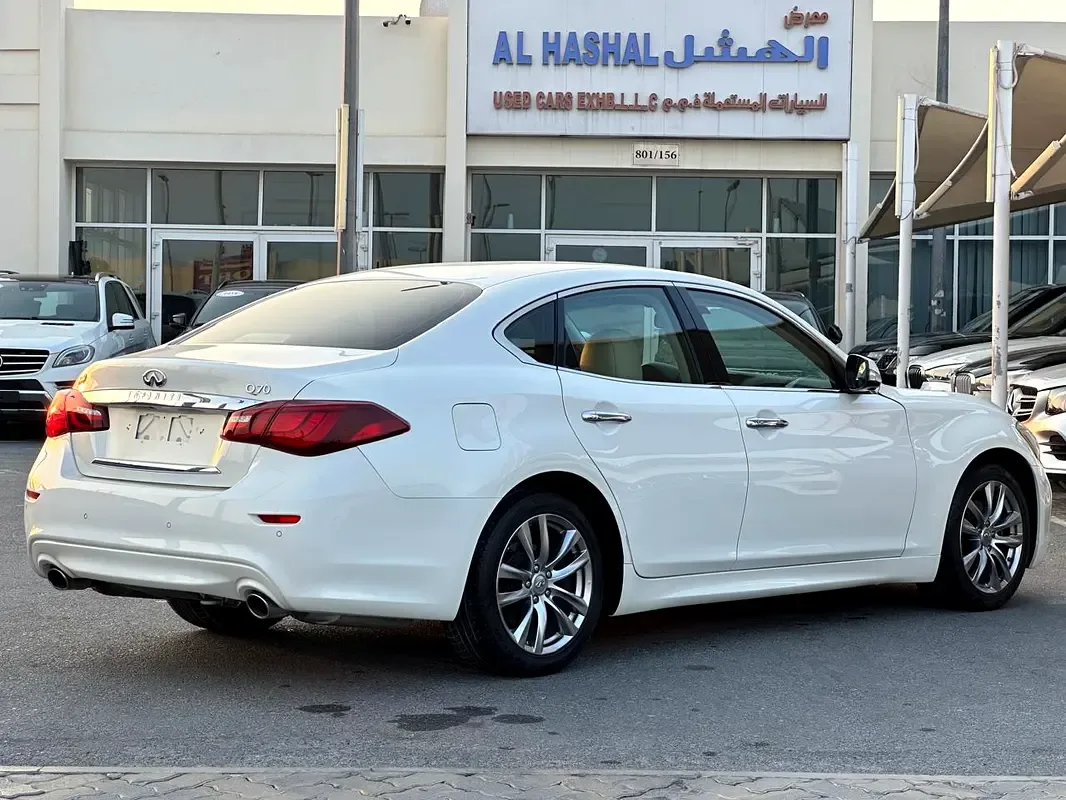 Infiniti Q70 5.6 AT RWD (420 hp) - 5
