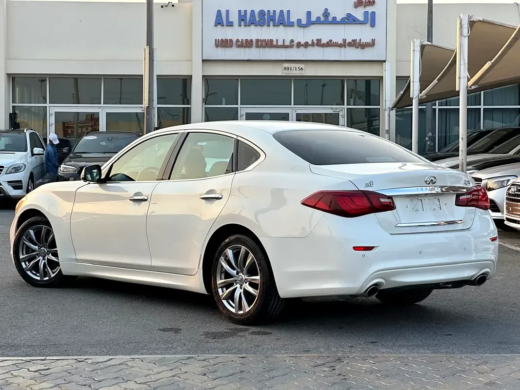 Infiniti Q70 5.6 AT RWD (420 hp) - 6