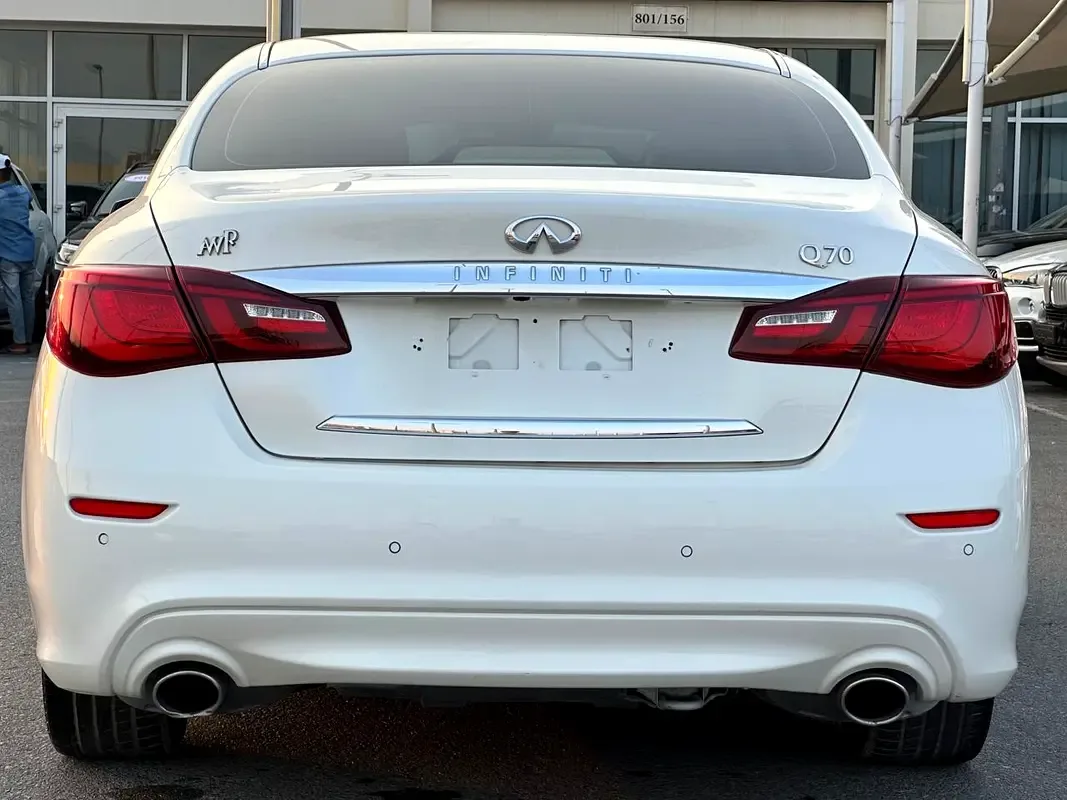 Infiniti Q70 5.6 AT RWD (420 hp) - 4