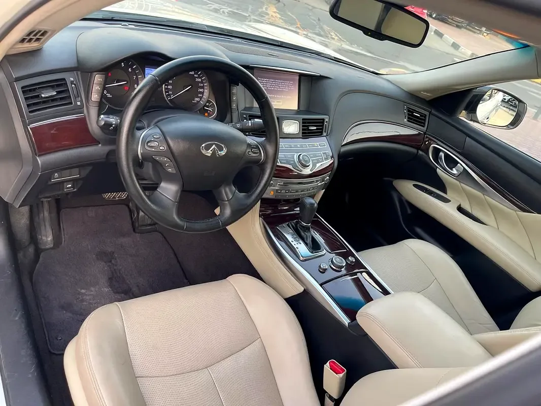 Infiniti Q70 5.6 AT RWD (420 hp) - 8