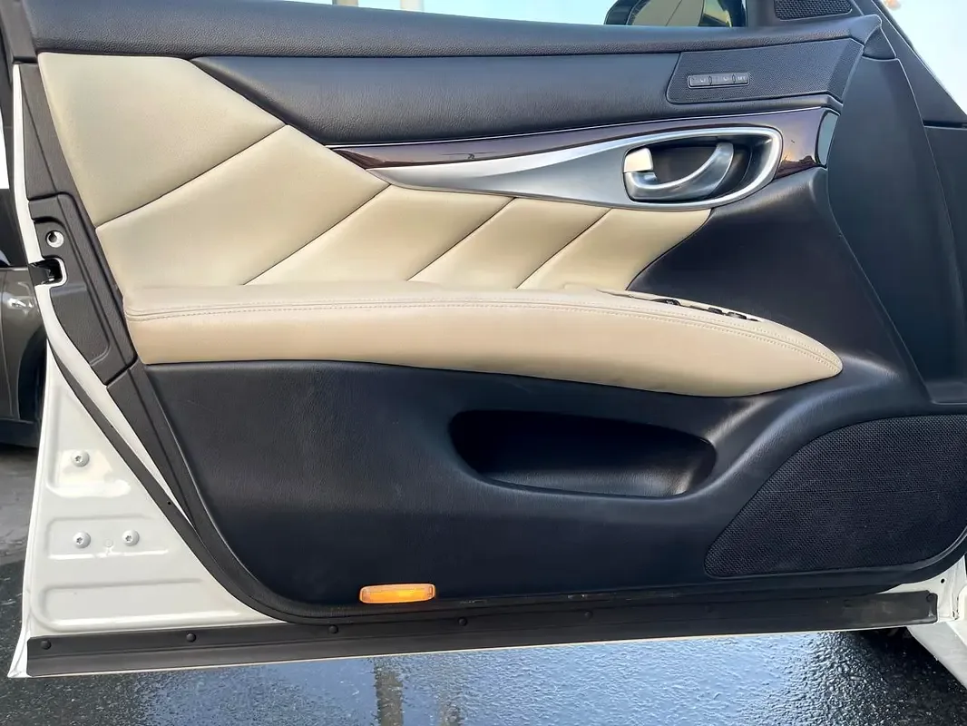Infiniti Q70 5.6 AT RWD (420 hp) - 9