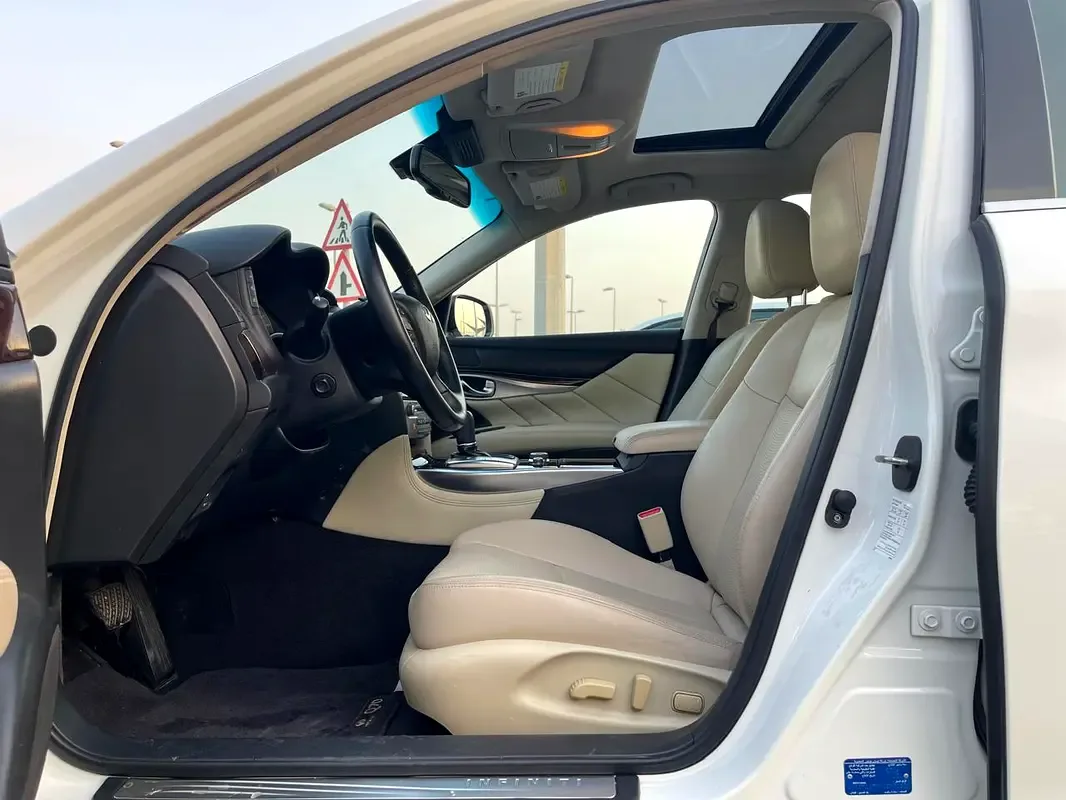 Infiniti Q70 5.6 AT RWD (420 hp) - 7