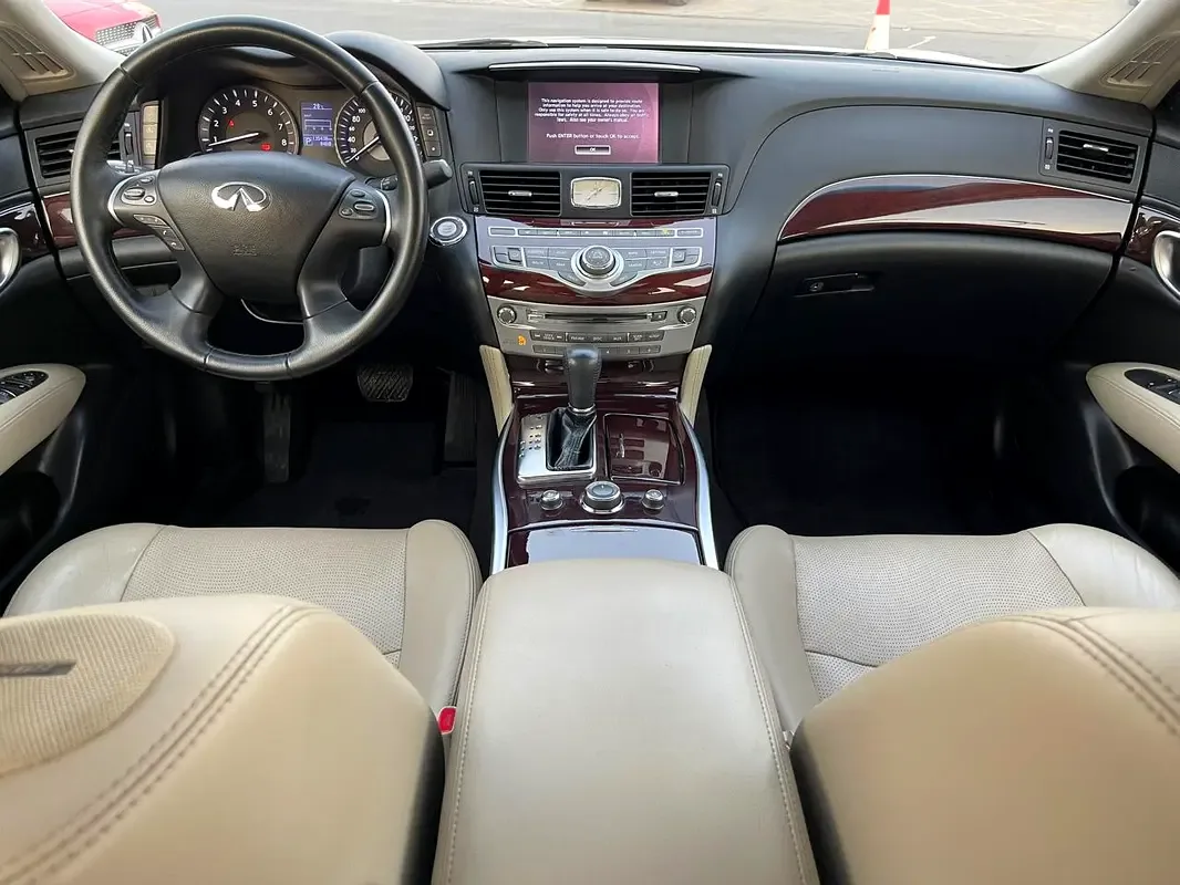 Infiniti Q70 5.6 AT RWD (420 hp) - 13