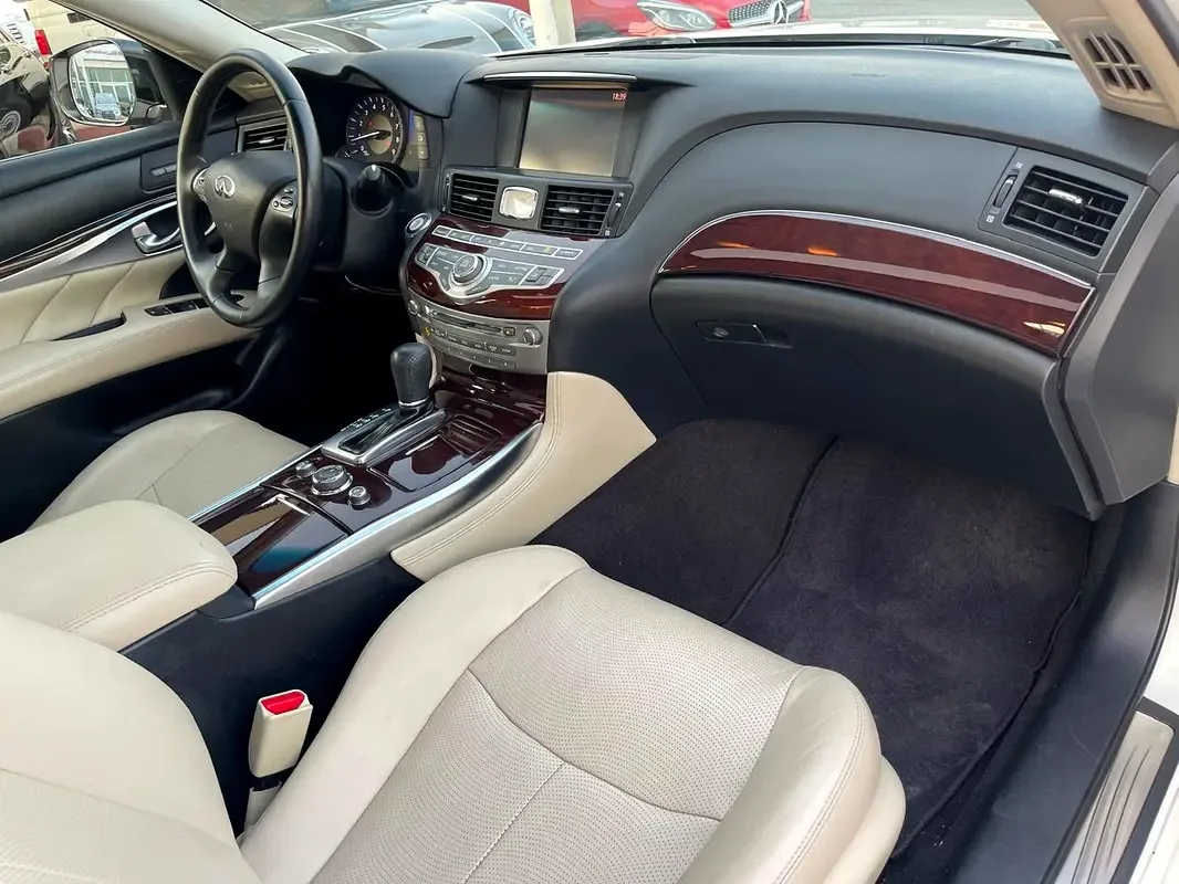 Infiniti Q70 5.6 AT RWD (420 hp) - 15