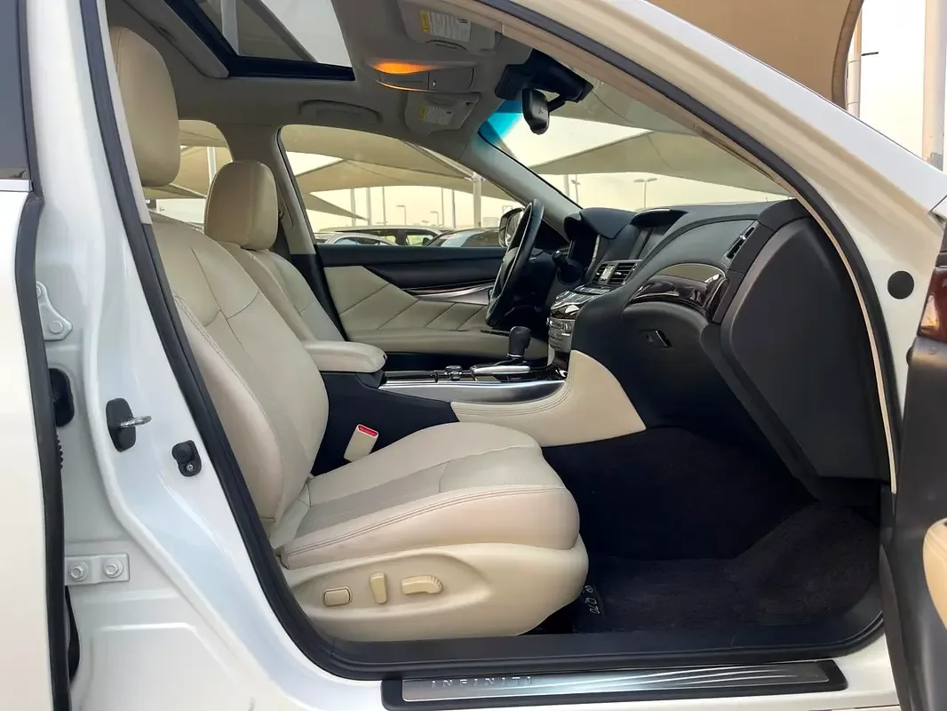 Infiniti Q70 5.6 AT RWD (420 hp) - 16