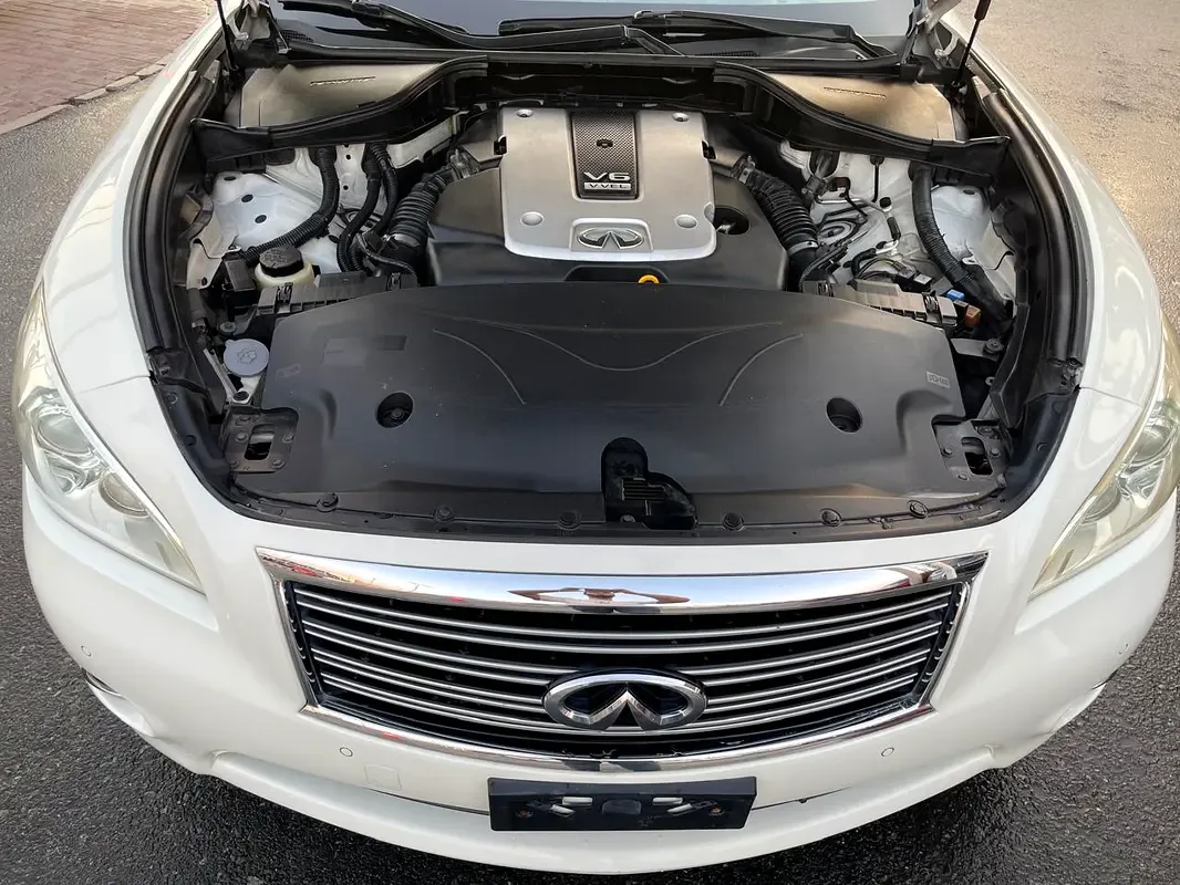 Infiniti Q70 5.6 AT RWD (420 hp) - 18