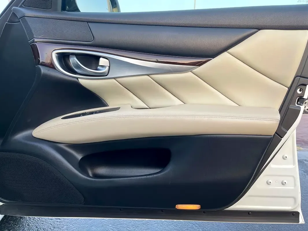 Infiniti Q70 5.6 AT RWD (420 hp) - 17