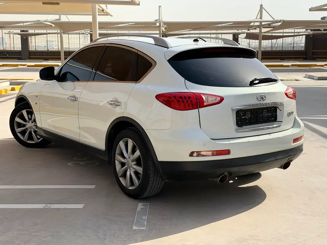 Infiniti QX50 2.5 AT AWD (222 حصان) - 2