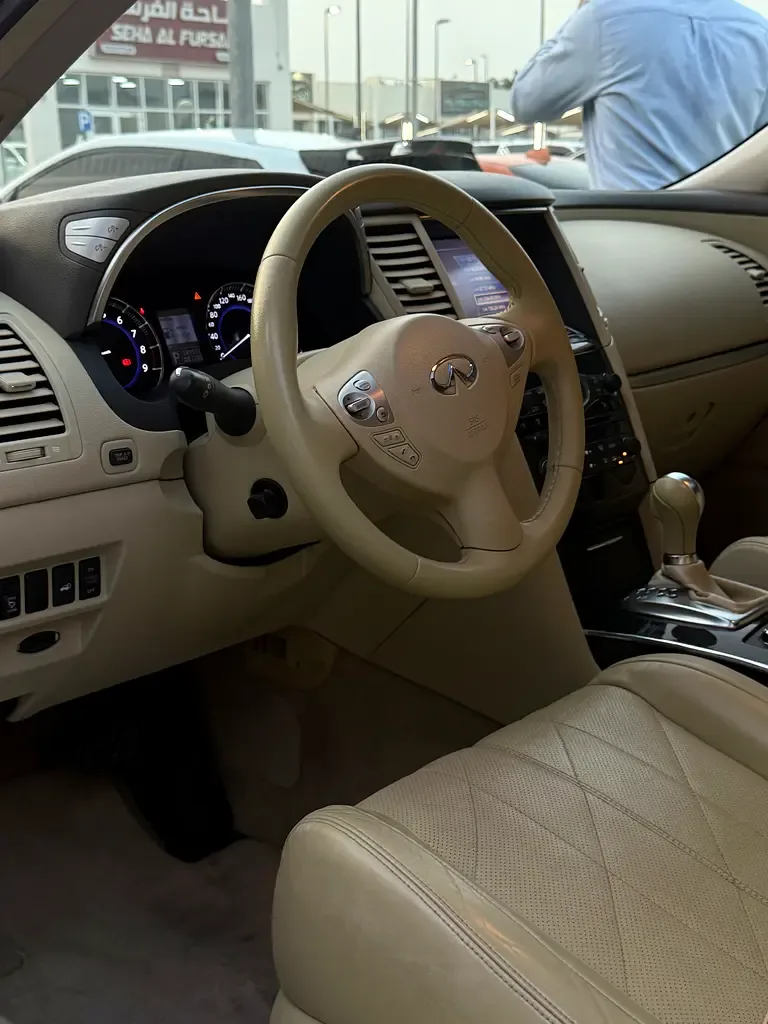 Infiniti QX70 3.0 AT AWD (238 حصان) - 12