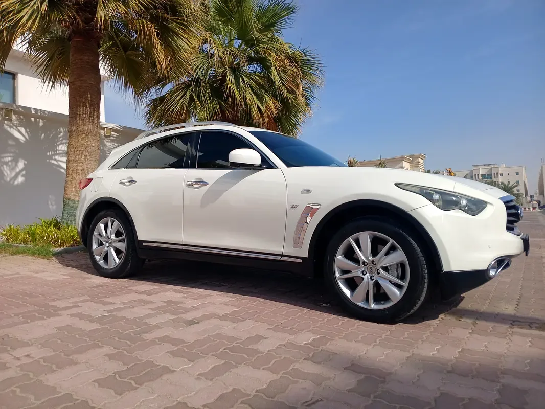 Infiniti QX70 3.7 AT AWD (333 hp) - 2