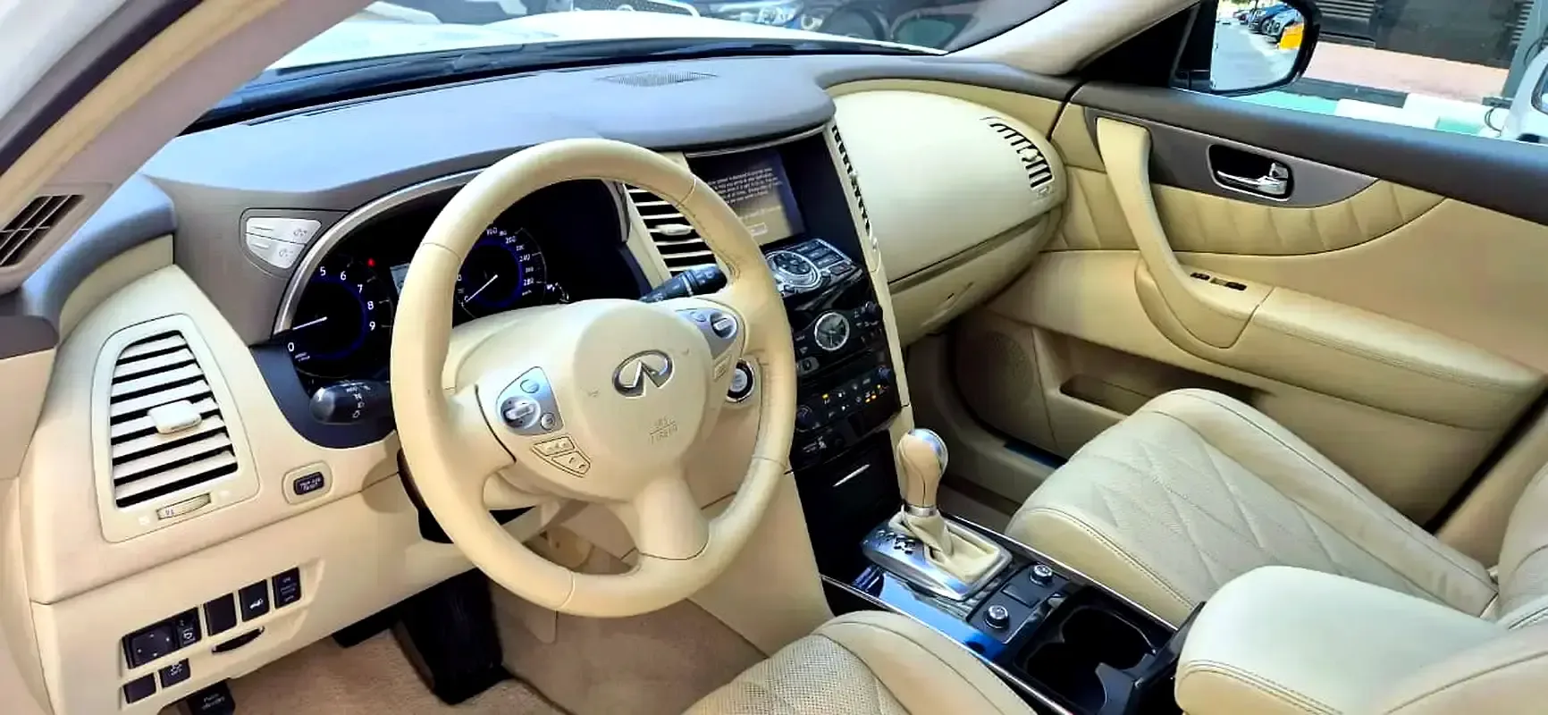 Infiniti QX70 3.7 AT AWD (333 حصان) - 2