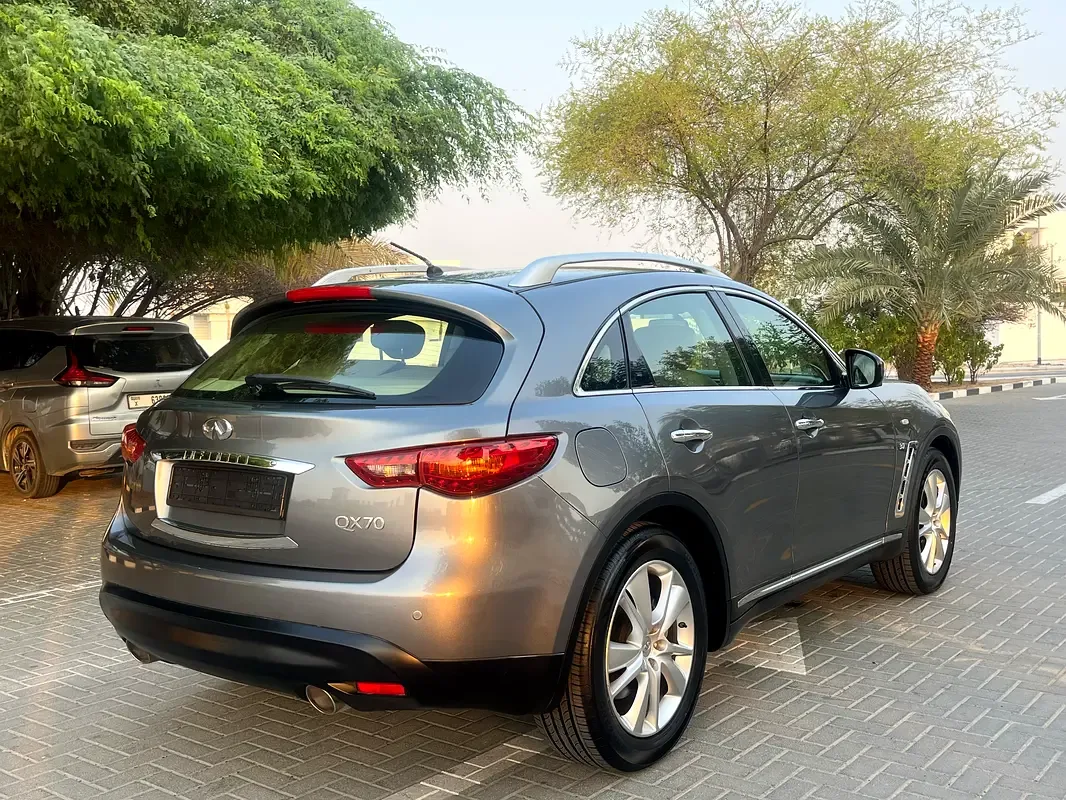 Infiniti QX70 3.7 AT AWD (333 حصان) - 2