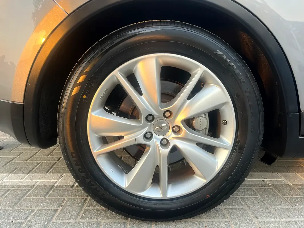 Infiniti QX70 3.7 AT AWD (333 حصان) - 5