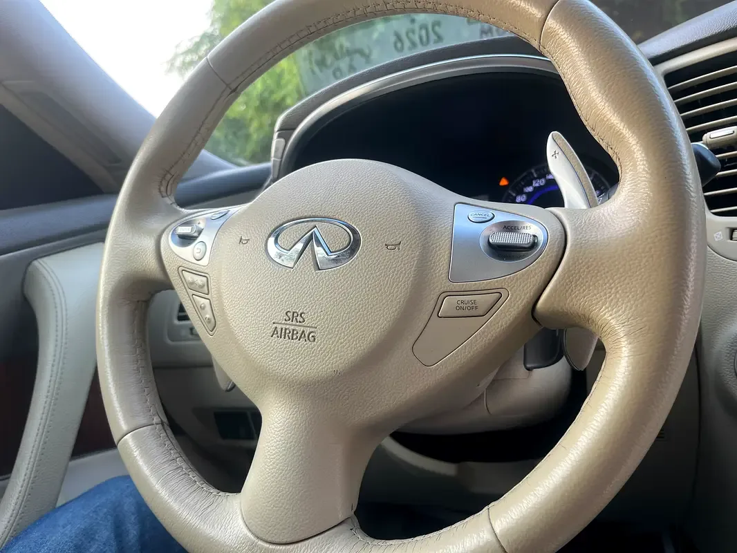 Infiniti QX70 3.7 AT AWD (333 حصان) - 16