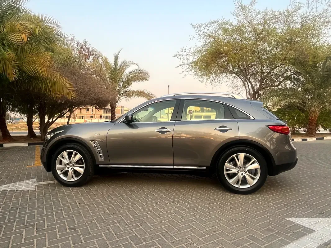 Infiniti QX70 3.7 AT AWD (333 حصان) - 20