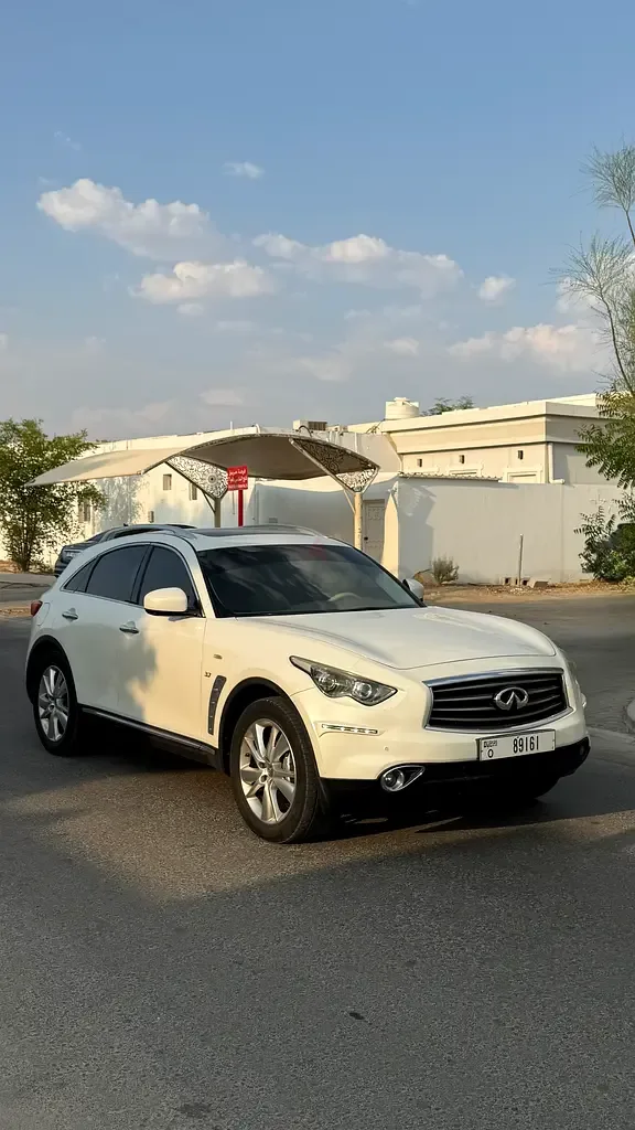 Infiniti QX70 3.7 AT AWD (333 حصان)