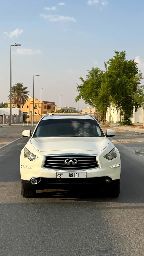 Infiniti QX70 3.7 AT AWD (333 حصان) - 2