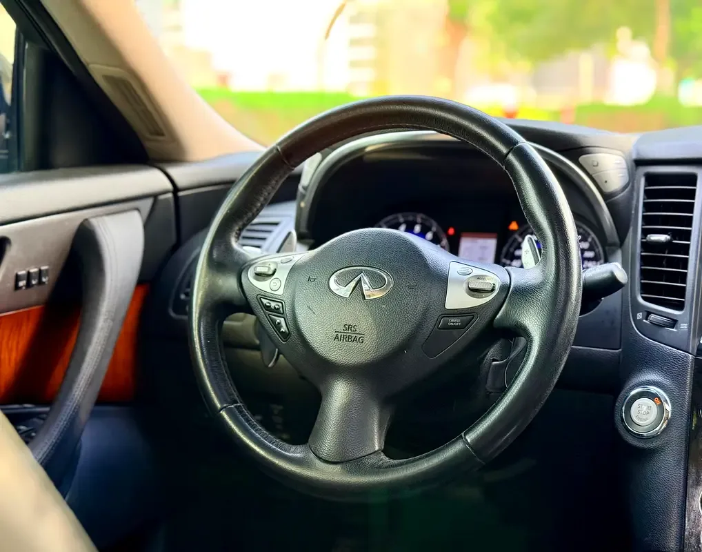 Infiniti QX70 3.7 AT AWD (333 hp) - 14