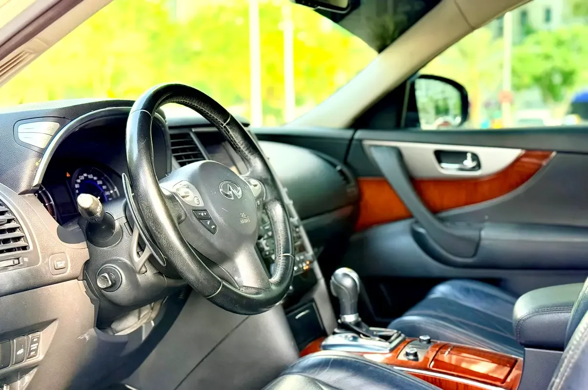Infiniti QX70 3.7 AT AWD (333 hp) - 13