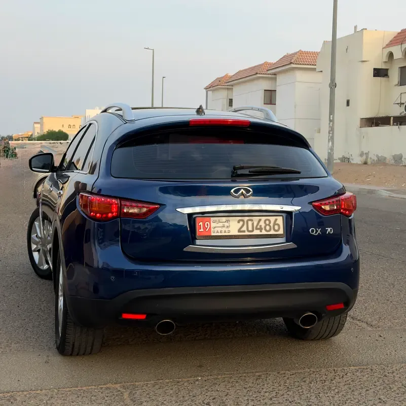 Infiniti QX70 3.7 AT AWD (333 حصان) - 2
