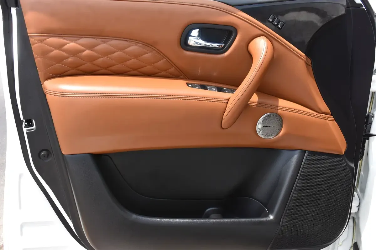 Infiniti QX80 5.6 AT 4WD (405 حصان) - 16