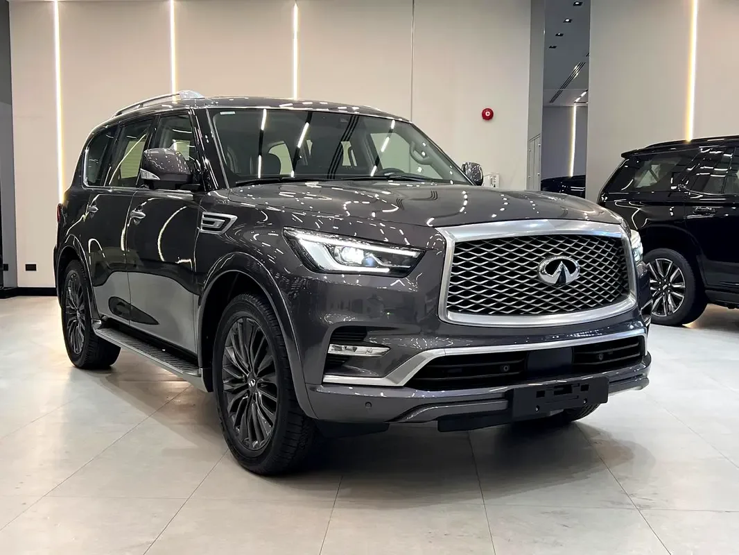 Infiniti QX80 5.6 AT 4WD (405 hp)