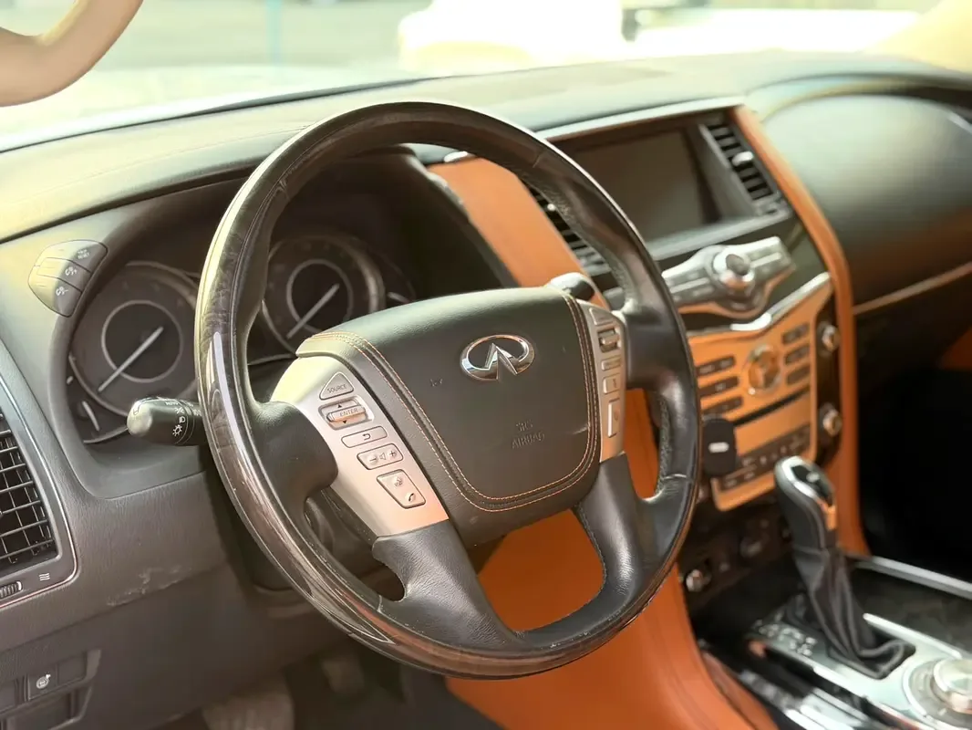 Infiniti QX80 5.6 AT AWD (405 hp) - 10