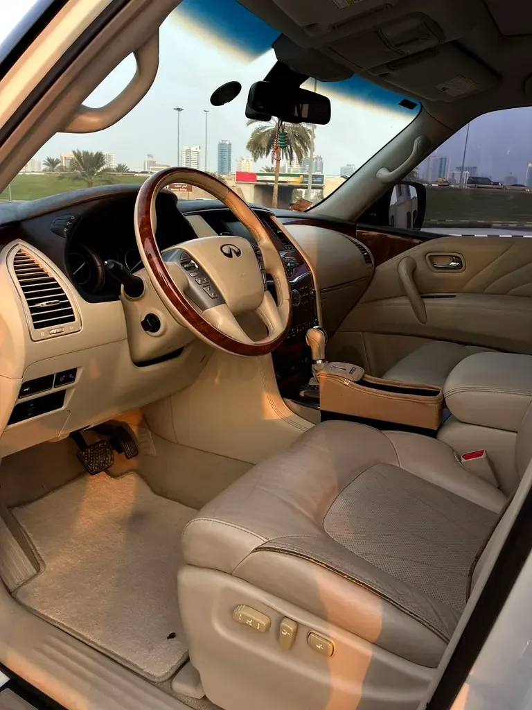 Infiniti QX80 5.6 AT AWD (405 حصان) - 11